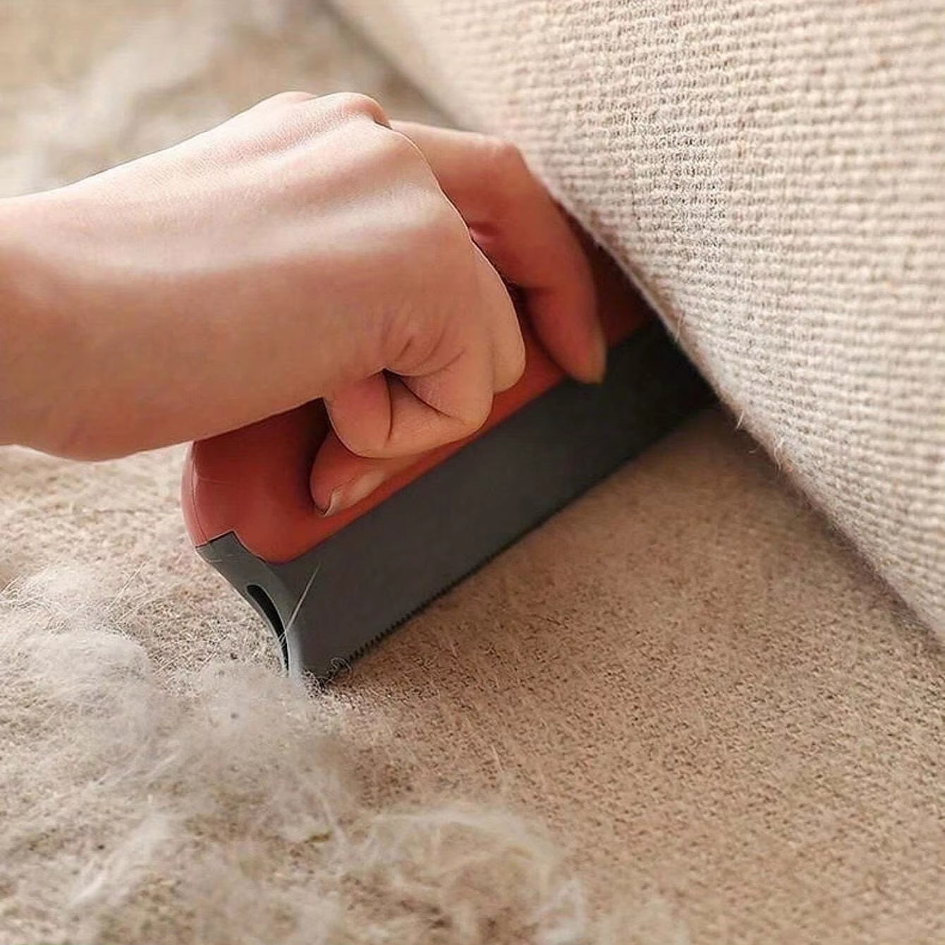 Premium Pet Hair Remover Brush for Cats and Dogs - Effortlessly Removes Fur and Keeps Your Home Spotless